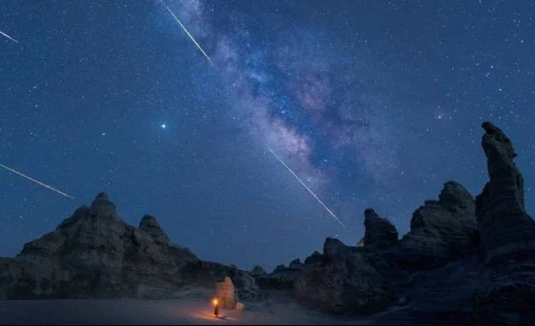 April 2026 Sky Guide: Pink Moon and Lyrid Meteor Shower Peak