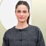 Amanda Peet discusses her breast cancer diagnosis and its impact on her family