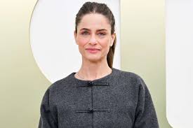 Amanda Peet Discusses Family Impact of Breast Cancer Diagnosis