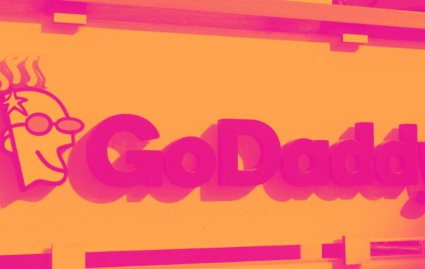 Analysts Flag GoDaddy for Slowing Growth Amid S&P 500 Scrutiny