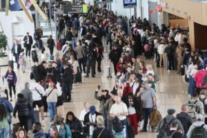 TSA Agents Work Without Pay as Government Shutdown Strains Airport Security