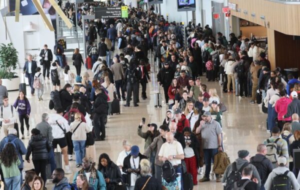 TSA Agents Work Without Pay as Government Shutdown Strains Airport Security