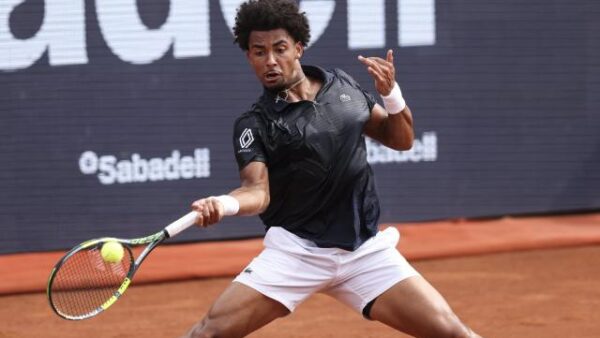 Arthur Fils celebrates his comeback win to reach the Barcelona tennis final