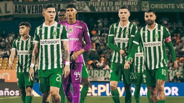 Atlético Nacional players and coach preparing for the Medellín derby match