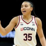 UConn guard Azzi Fudd in game action, projected No. 1 pick in 2026 WNBA mock draft