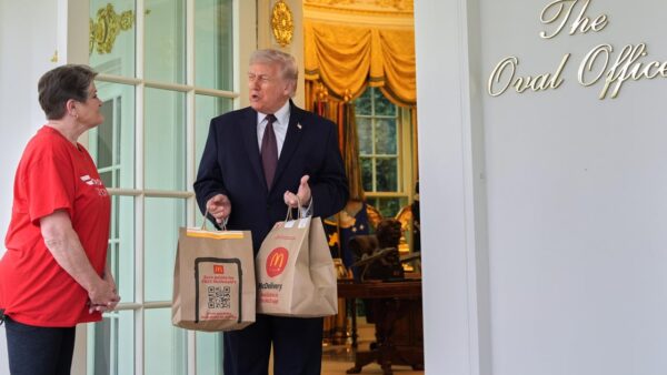DoorDash driver Sharon Simmons speaking with President Donald Trump at a White House press conference