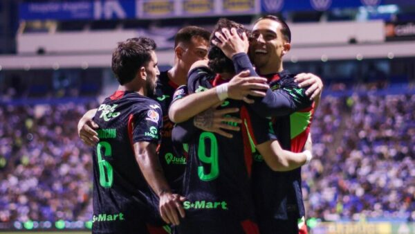 FC Juárez players in action during a crucial Liga MX match for a playoff spot