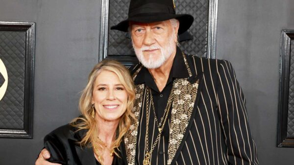Mick Fleetwood and Elizabeth Jordan wedding photo showing the couple kissing in front of an ocean view