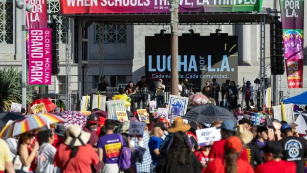 LAUSD teachers union members and district officials negotiating to avoid a strike