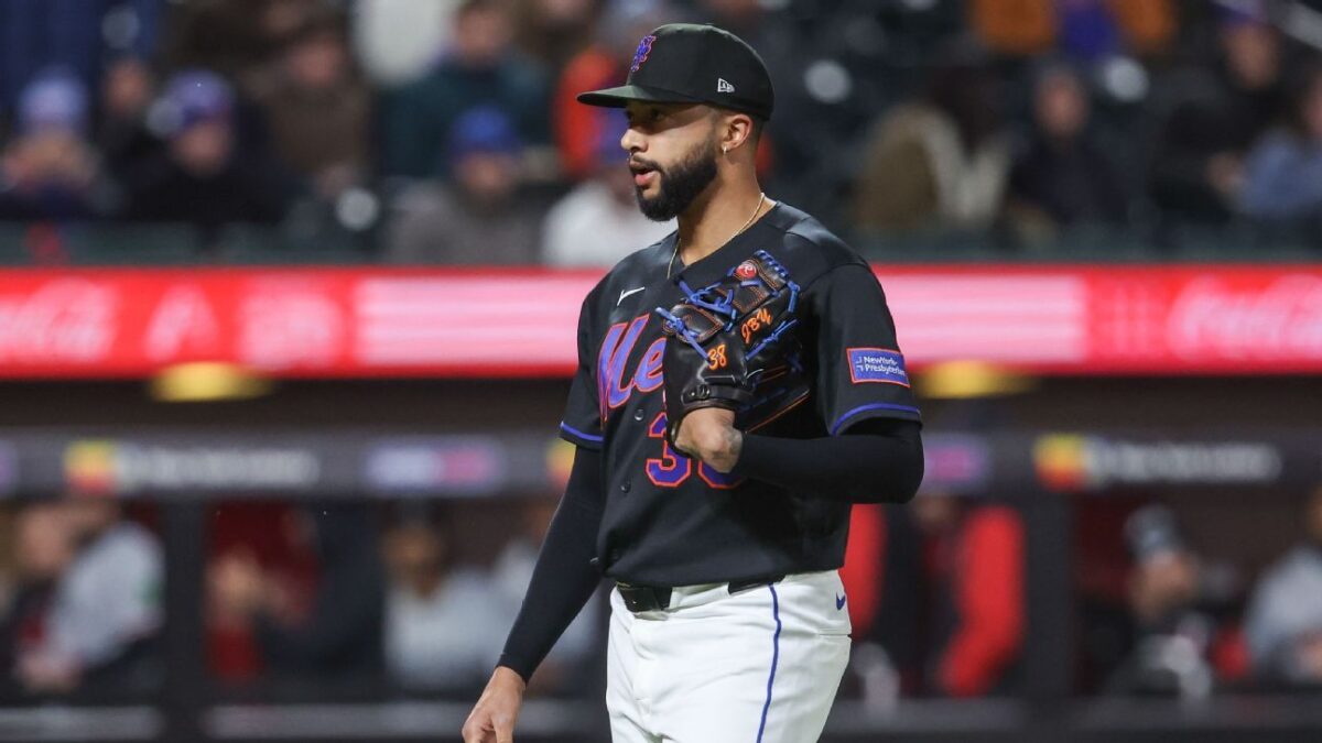 Devin Williams reacts after Mets ninth-inning collapse extends 12-game losing streak
