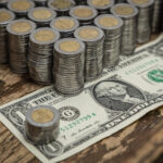 Mexican peso and US dollar exchange rate chart showing 17.83 MXN per USD
