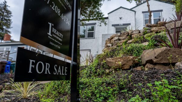Mortgage rates drop chart showing third week decline boosting homebuyer demand