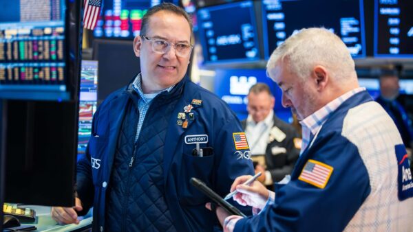 S&P 500 Rises on Iran Talks Hope; Intel Surges 24%