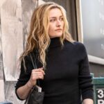 Actress Sarah Pidgeon discussing her psoriasis diagnosis and fashion choices