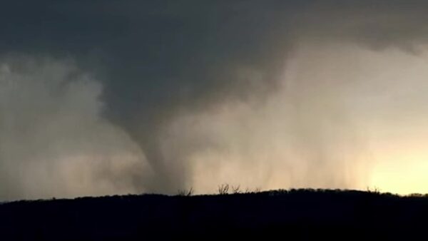 Severe weather map showing storm threat area for tornadoes and monster hail across Central US