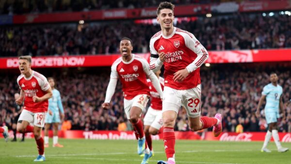 Arsenal Moves Closer to Premier League Title with Narrow Win