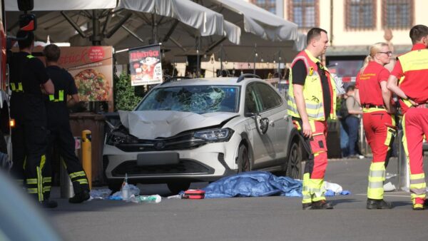 Car Drives into Crowd in Leipzig, Resulting in One Death