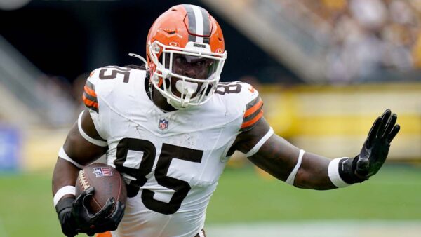 Chargers Sign David Njoku to Enhance Offense for Herbert