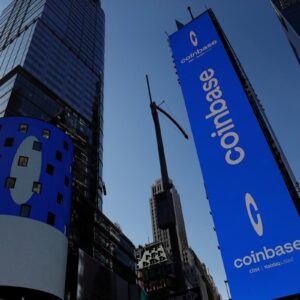 Coinbase Faces Earnings Challenge Amid Job Cuts and Market Struggles