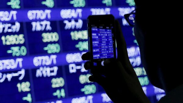 Dow Jones, S&P 500, Nasdaq Retreat as Oil Prices Climb