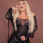 Flight Emergency Forces Influencers Back to CDMX
