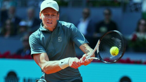 Jannik Sinner Dominates First Set Against Arthur Fils in Madrid