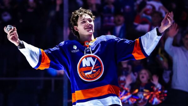 Matthew Schaefer Among Calder Trophy Finalists for NHL Rookie of the Year