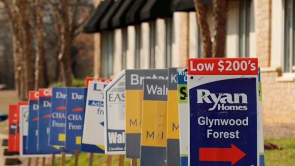 New Home Prices Drop to Lowest Since 2021, Attracting Buyers