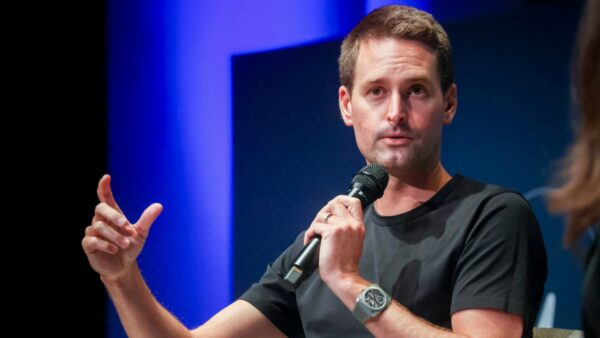 Snap Stock Falls as Company Ends Perplexity Deal and Issues Cautious Guidance
