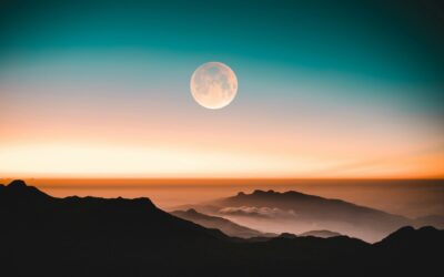 The Lunar Illusion: Why the Moon Appears Larger on the Horizon
