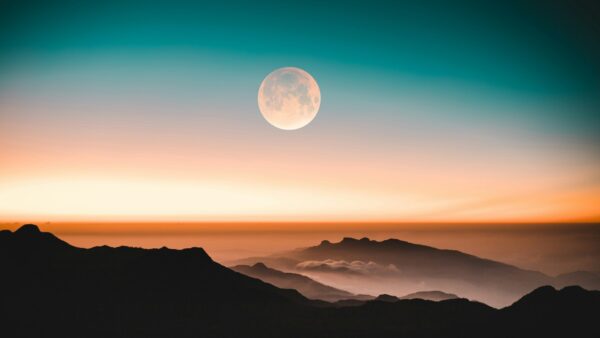 The Lunar Illusion: Why the Moon Appears Larger on the Horizon